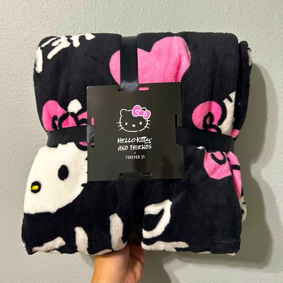 Forever 21 Other - Forever 21 x Hello Kitty Print Black Throw Blanket
